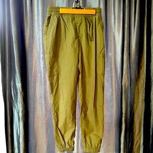 Old Navy like new olive green XS , elastic waist, elastic ankle pants